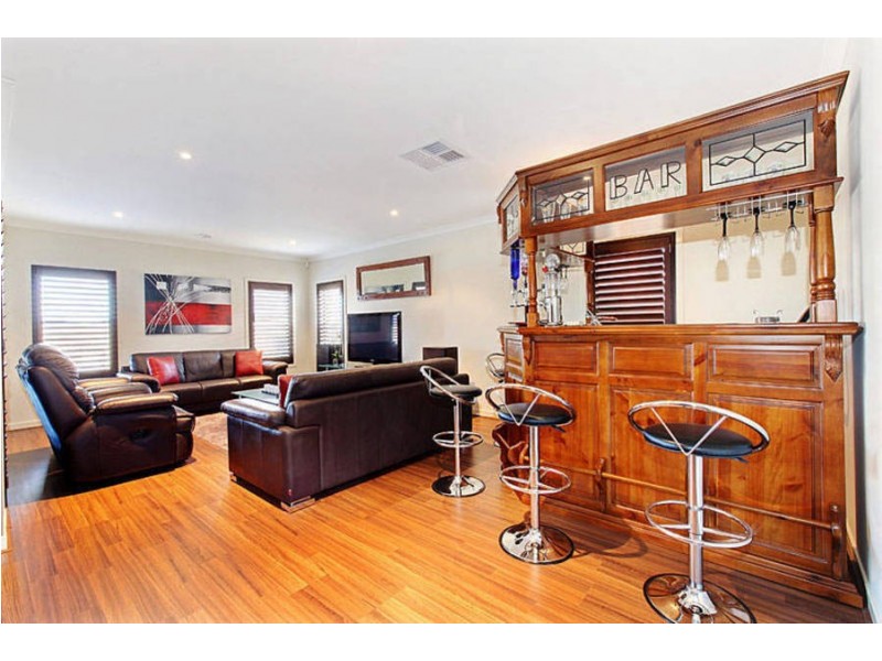 54 Double Bay Drive, Taylors Hill VIC 3037