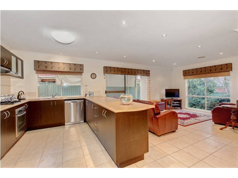 5 Saronvale Crescent, Hillside VIC 3037