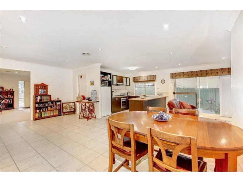 5 Saronvale Crescent, Hillside VIC 3037