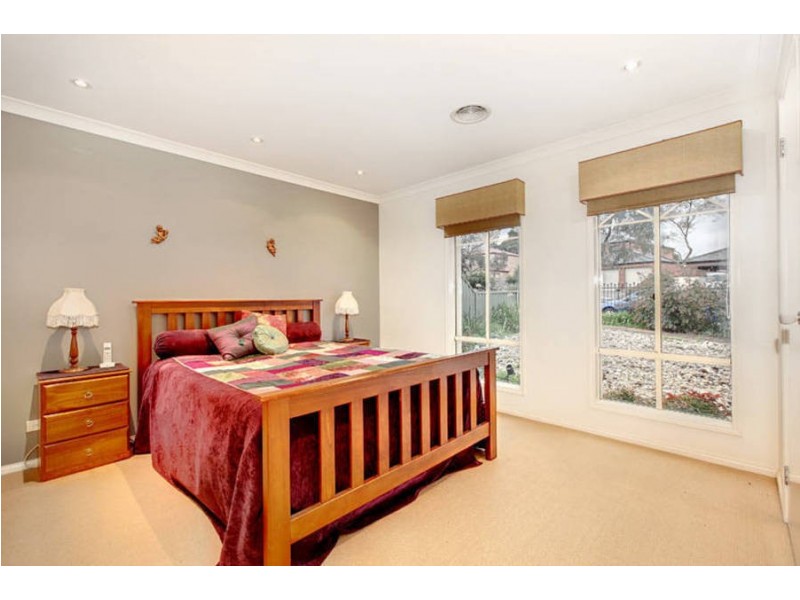 5 Saronvale Crescent, Hillside VIC 3037