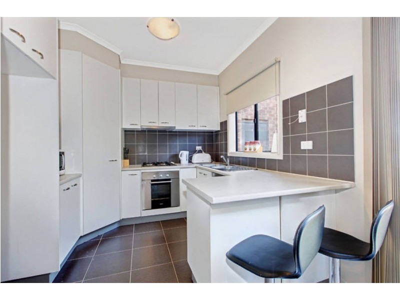 2/4 Montrose Court, Sydenham VIC 3037