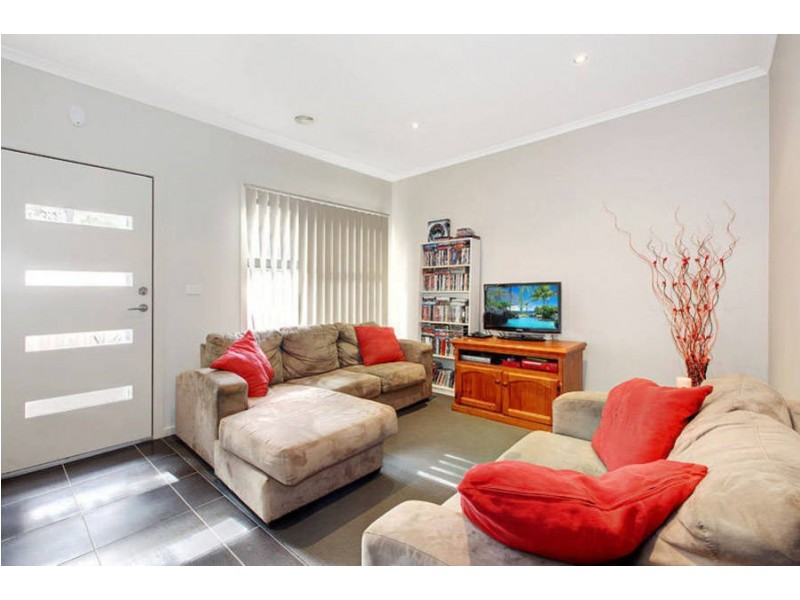 2/4 Montrose Court, Sydenham VIC 3037