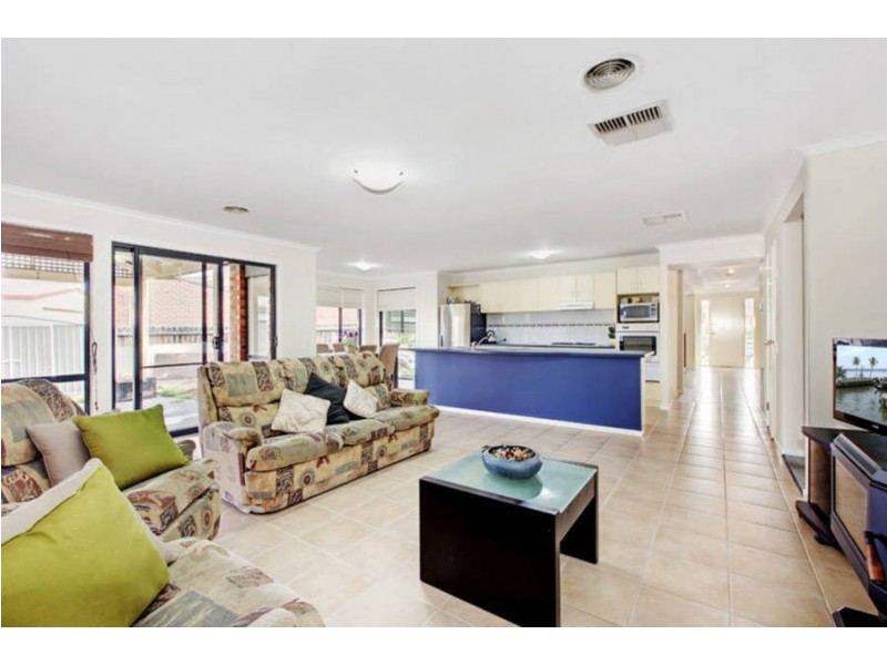 6 Coleman Court, Taylors Lakes VIC 3038