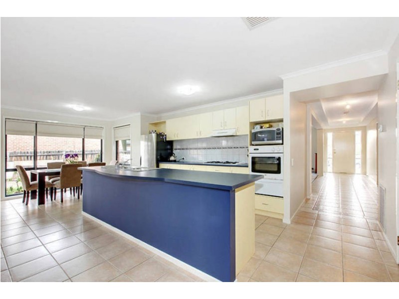 6 Coleman Court, Taylors Lakes VIC 3038