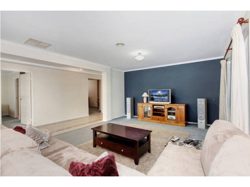 6 Coleman Court, Taylors Lakes VIC 3038