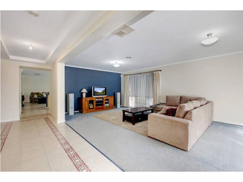 6 Coleman Court, Taylors Lakes VIC 3038