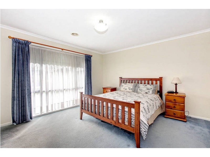 6 Coleman Court, Taylors Lakes VIC 3038