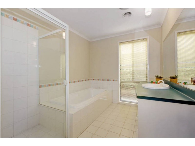 6 Coleman Court, Taylors Lakes VIC 3038