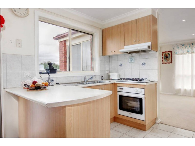 38 Kanmore Crescent, Hillside VIC 3037