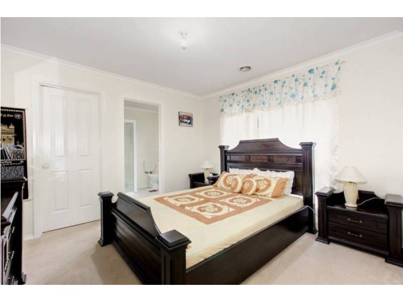 38 Kanmore Crescent, Hillside VIC 3037