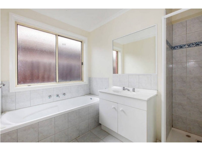 38 Kanmore Crescent, Hillside VIC 3037