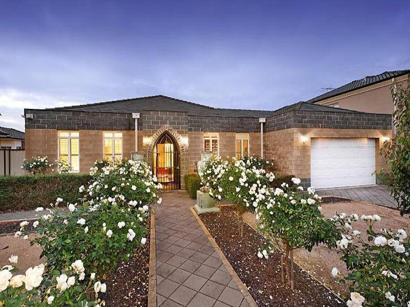 47 Cambridge Crescent, Taylors Lakes VIC 3038