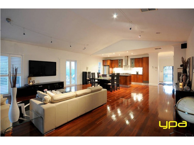 47 Cambridge Crescent, Taylors Lakes VIC 3038