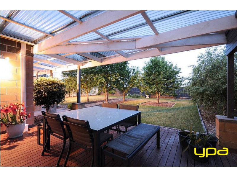 47 Cambridge Crescent, Taylors Lakes VIC 3038