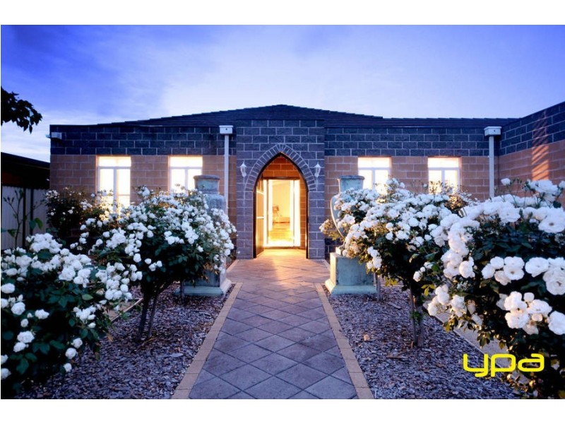 47 Cambridge Crescent, Taylors Lakes VIC 3038