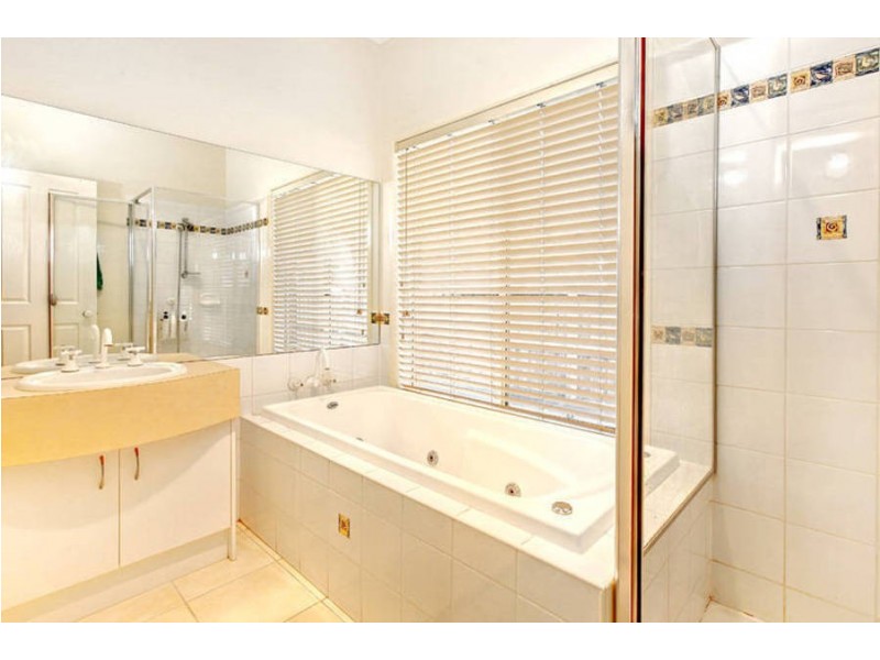 17  Collins Street, Taylors Hill VIC 3037