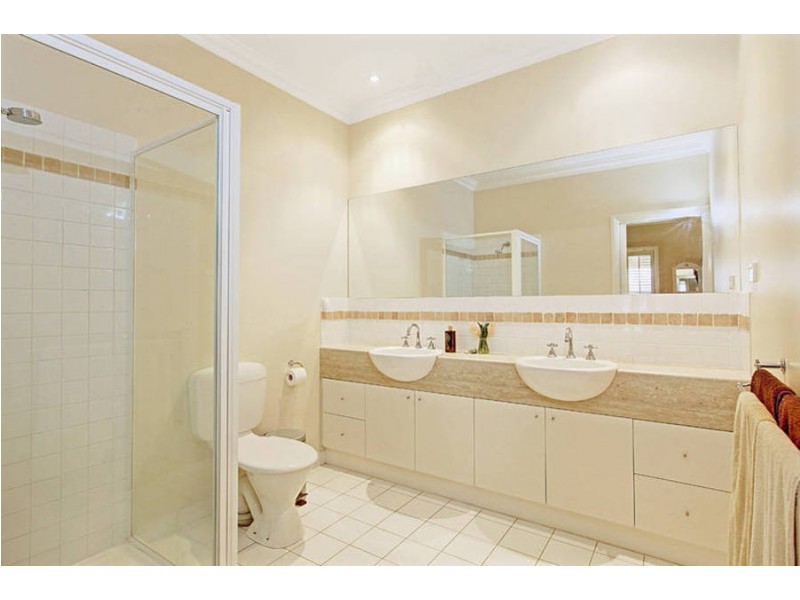 2/5 Padula Court, Hillside VIC 3037