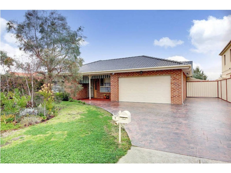 7 Landsbourgh Avenue, Taylors Lakes VIC 3038