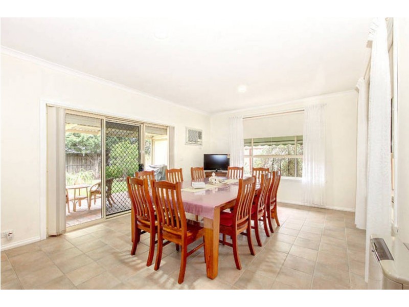 7 Landsbourgh Avenue, Taylors Lakes VIC 3038