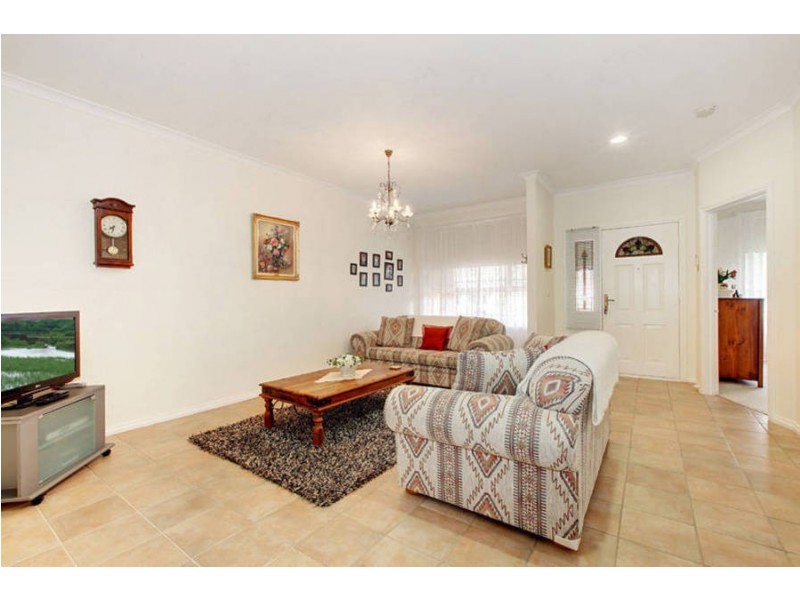 7 Landsbourgh Avenue, Taylors Lakes VIC 3038