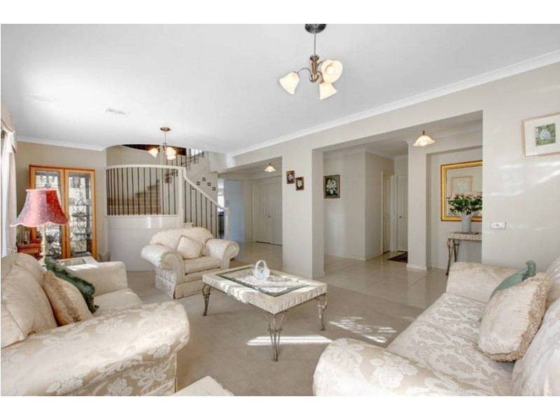 25 Willowood Court, Taylors Hill VIC 3037