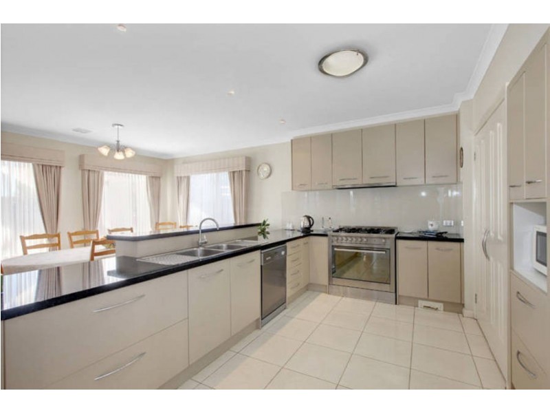 25 Willowood Court, Taylors Hill VIC 3037