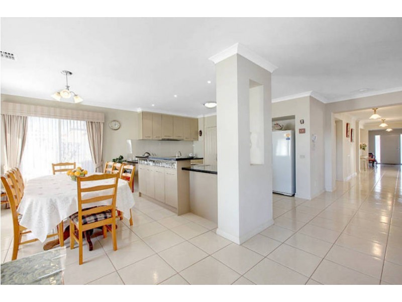 25 Willowood Court, Taylors Hill VIC 3037