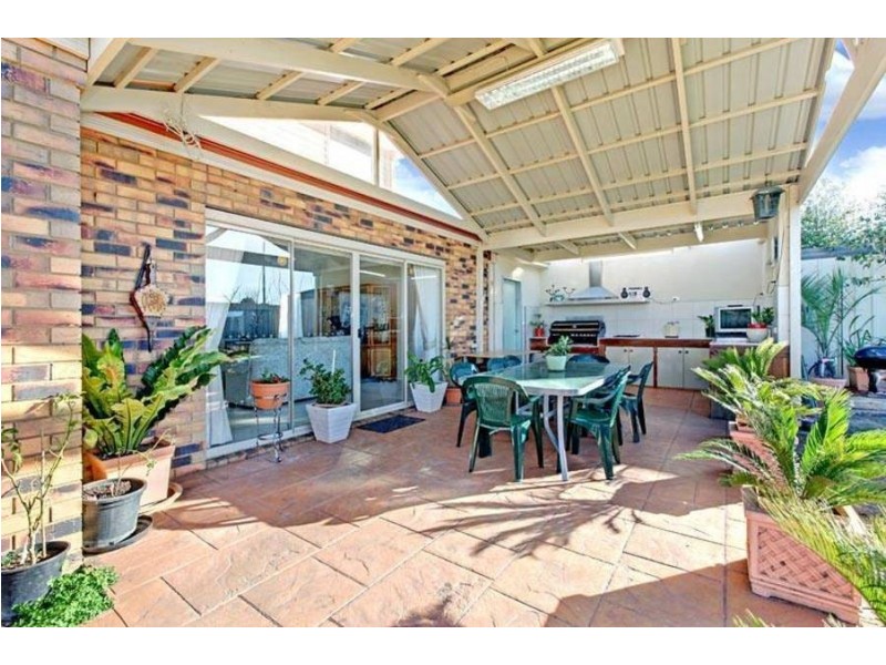 25 Willowood Court, Taylors Hill VIC 3037