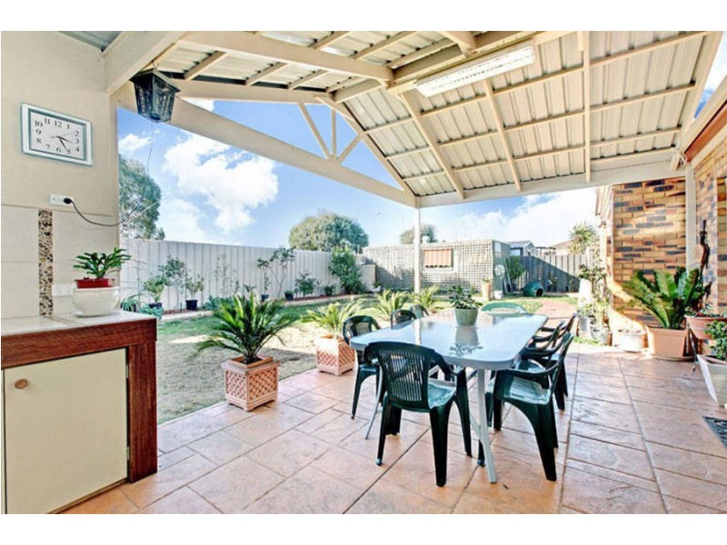 25 Willowood Court, Taylors Hill VIC 3037