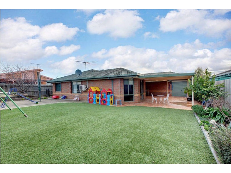 10 Mordaunt Drive, Hillside VIC 3037