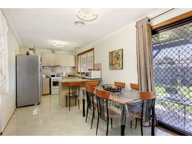 1/2 Masefield Court, Delahey VIC 3037