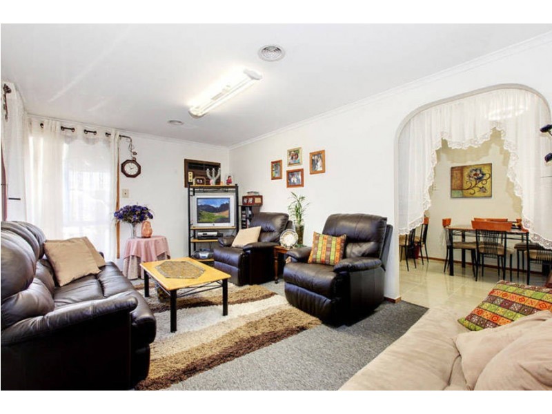 1/2 Masefield Court, Delahey VIC 3037