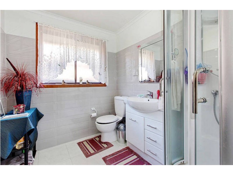 1/2 Masefield Court, Delahey VIC 3037