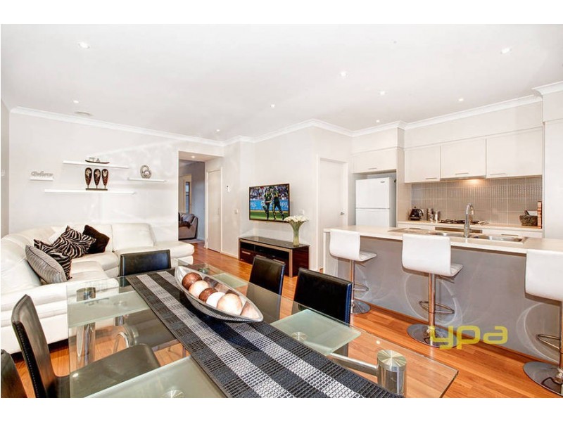 10 Eloura Circuit, Taylors Hill VIC 3037