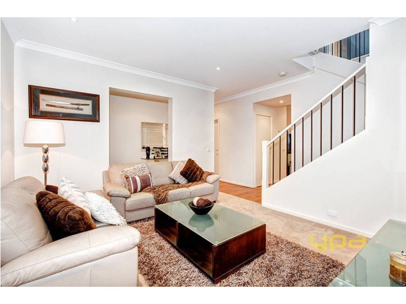 10 Eloura Circuit, Taylors Hill VIC 3037