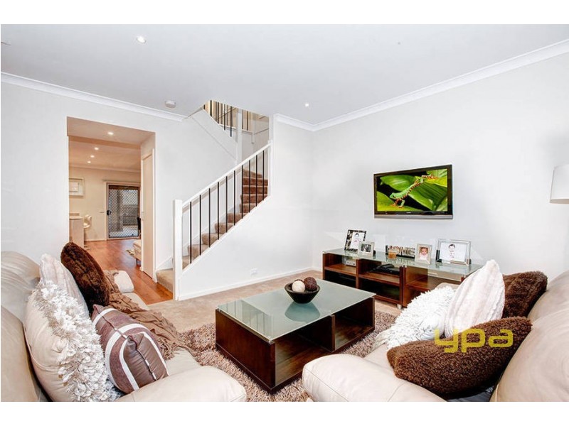 10 Eloura Circuit, Taylors Hill VIC 3037