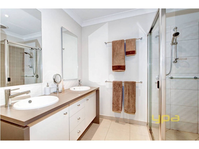 10 Eloura Circuit, Taylors Hill VIC 3037