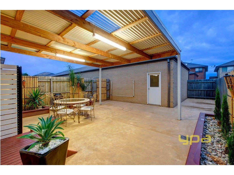 10 Eloura Circuit, Taylors Hill VIC 3037