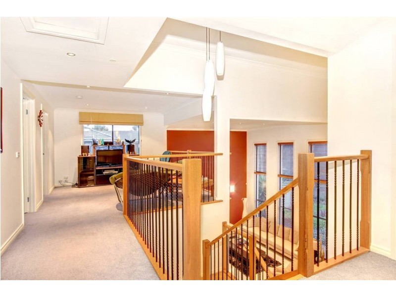 7 Silvan Walk, Taylors Hill VIC 3037