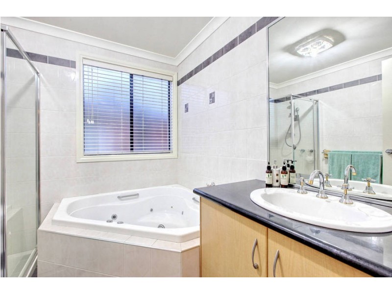 7 Silvan Walk, Taylors Hill VIC 3037