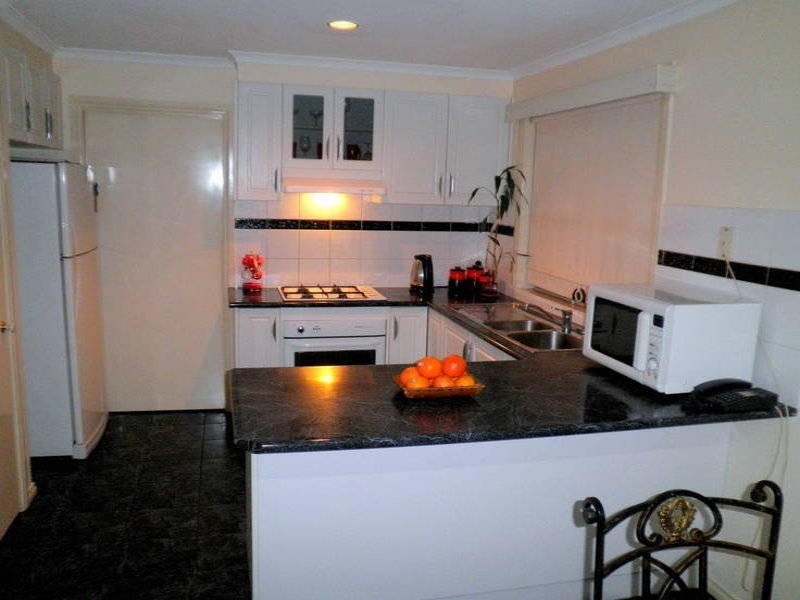 2/3 Manfred Avenue, St Albans VIC 3021