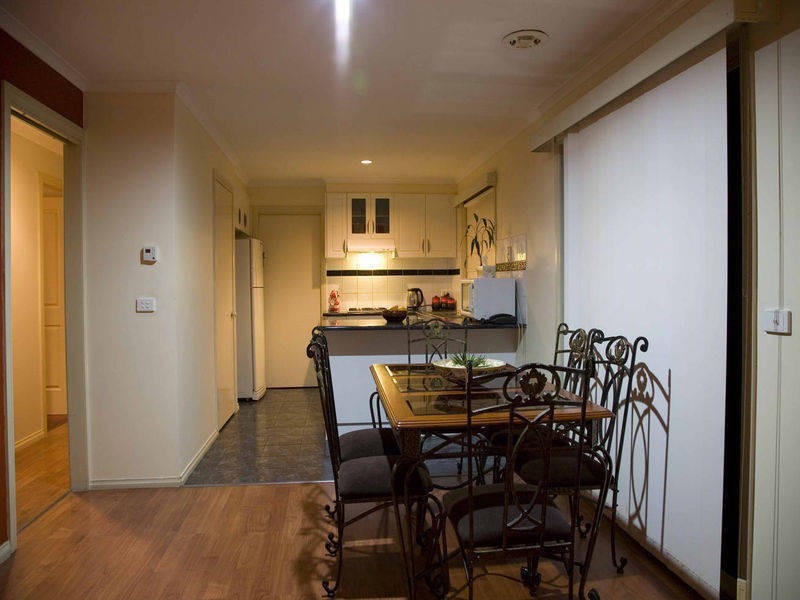 2/3 Manfred Avenue, St Albans VIC 3021