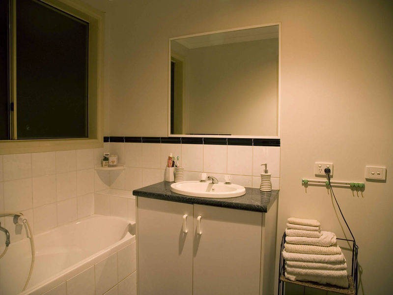 2/3 Manfred Avenue, St Albans VIC 3021