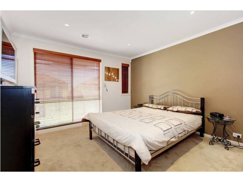 51 Amberlea Circuit, Taylors Hill VIC 3037