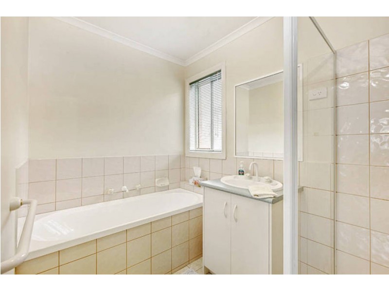 60 Brindalee Way, Hillside VIC 3037