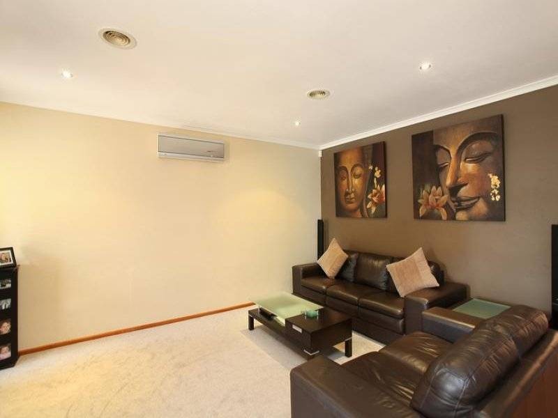 16 Alexander Close, Delahey VIC 3037