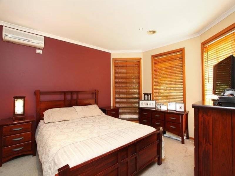 16 Alexander Close, Delahey VIC 3037