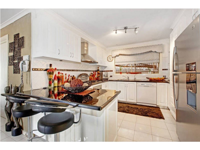 5 Raine Court, Delahey VIC 3037