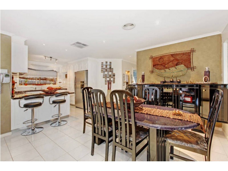 5 Raine Court, Delahey VIC 3037