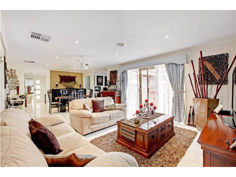 5 Raine Court, Delahey VIC 3037